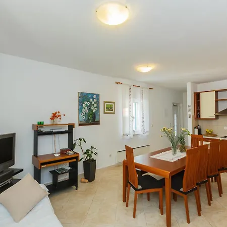 House Sanda Ferienhaus Mirce