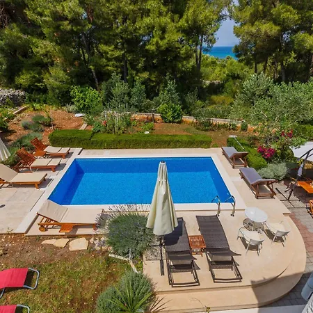 House Sanda 度假居 Mirce